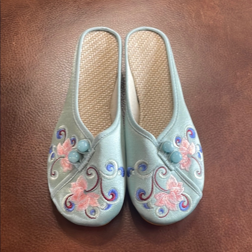 Elegant Floral Embroidered Women's Slippers - Blue